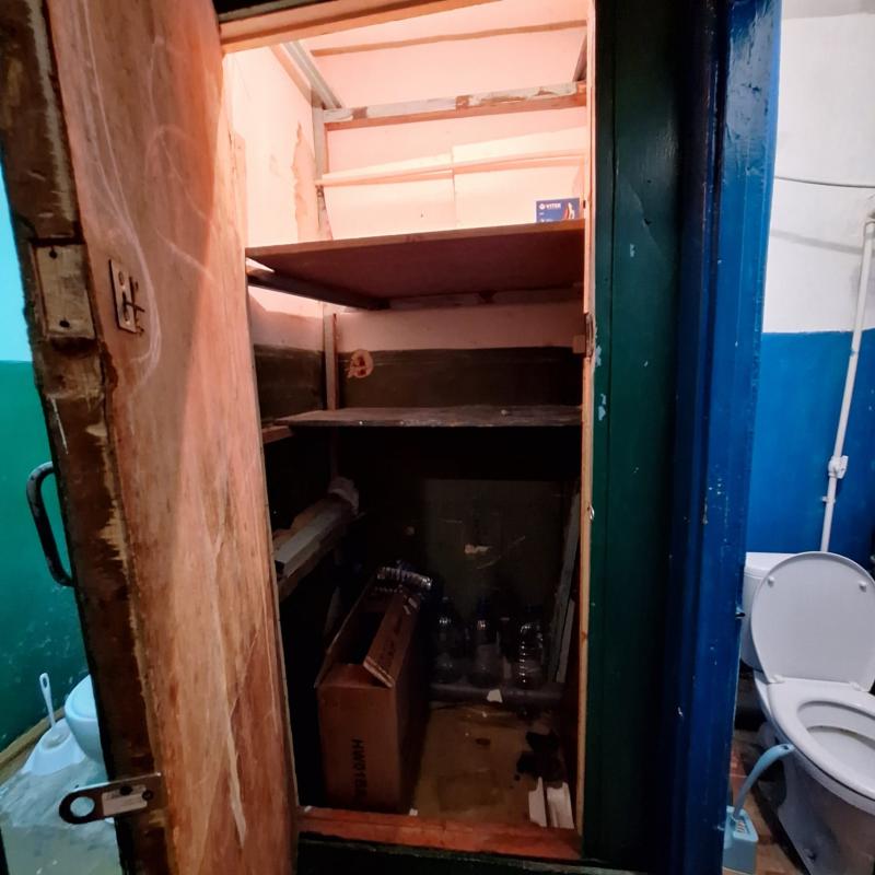 Продам комнату в общежитии на 8 этаже, площадью 14,2 м2. - Оренбург