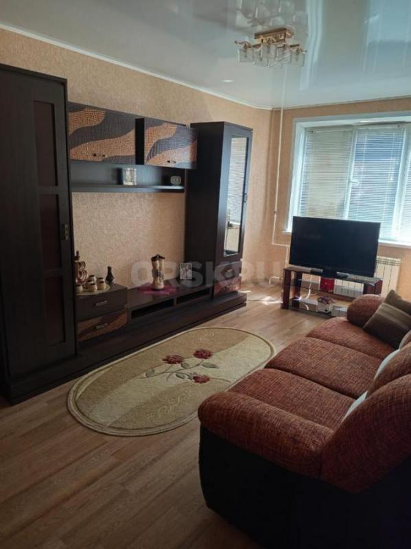 Продаётся 3-комнатная квартира, на 8 этаже в 9-этажном доме. - Орск