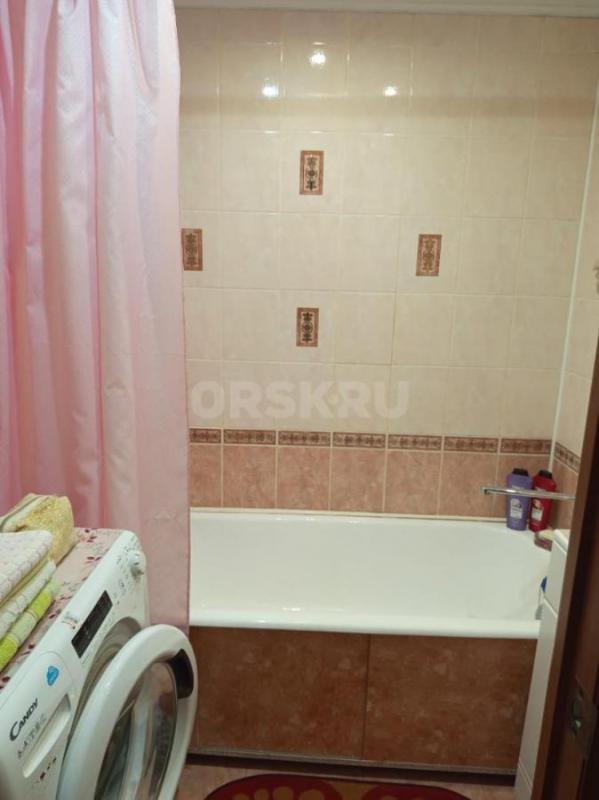 Продаётся 3-комнатная квартира, на 8 этаже в 9-этажном доме. - Орск