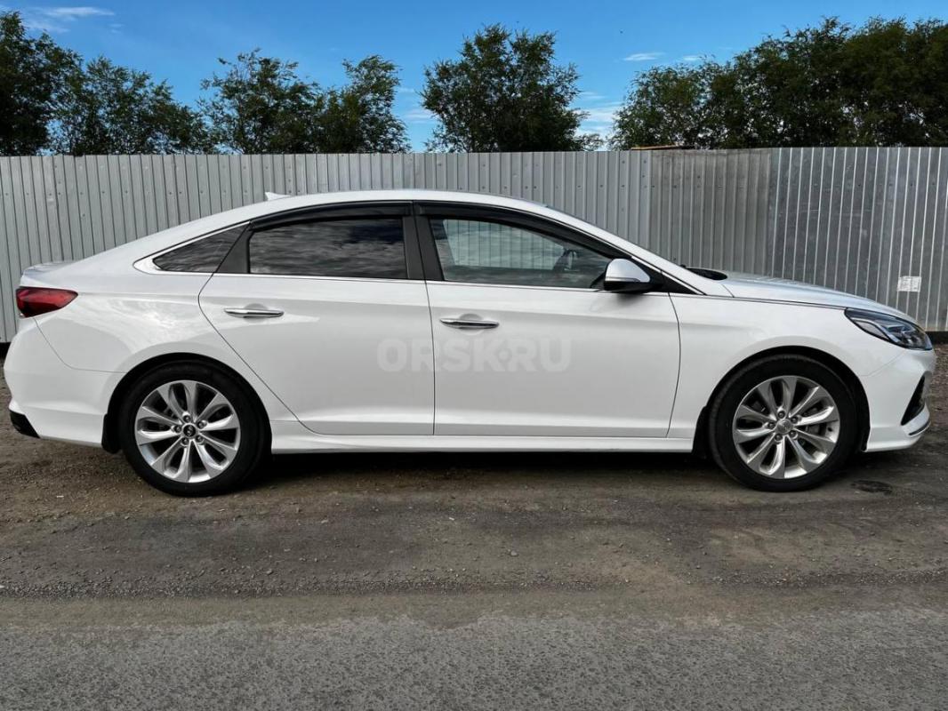Продам Hyundai Sonata 2017 года 
С салона выехала в 2018 году
С 2018 года и по сей день один владе - Гай