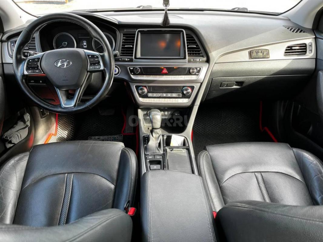 Продам Hyundai Sonata 2017 года 
С салона выехала в 2018 году
С 2018 года и по сей день один владе - Гай