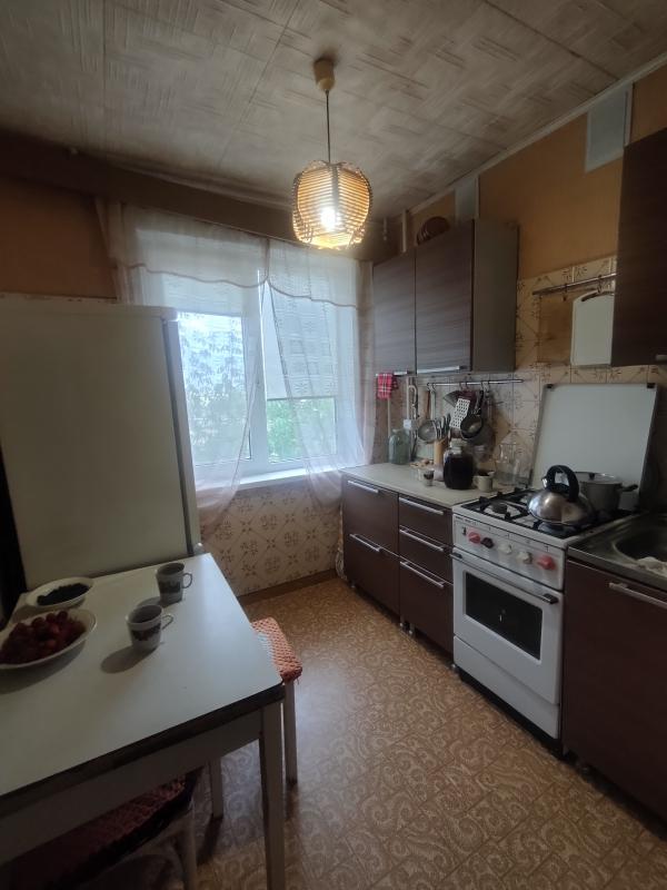 Продаётся просторная четырехкомнатная квартира (45-ка) площадью 60.8 квадратных метров, расположенна - Новотроицк