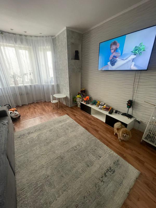 Продаётся уютная двухкомнатная квартира площадью 55.8 квадратных метров на втором этаже кирпичного д - Новотроицк