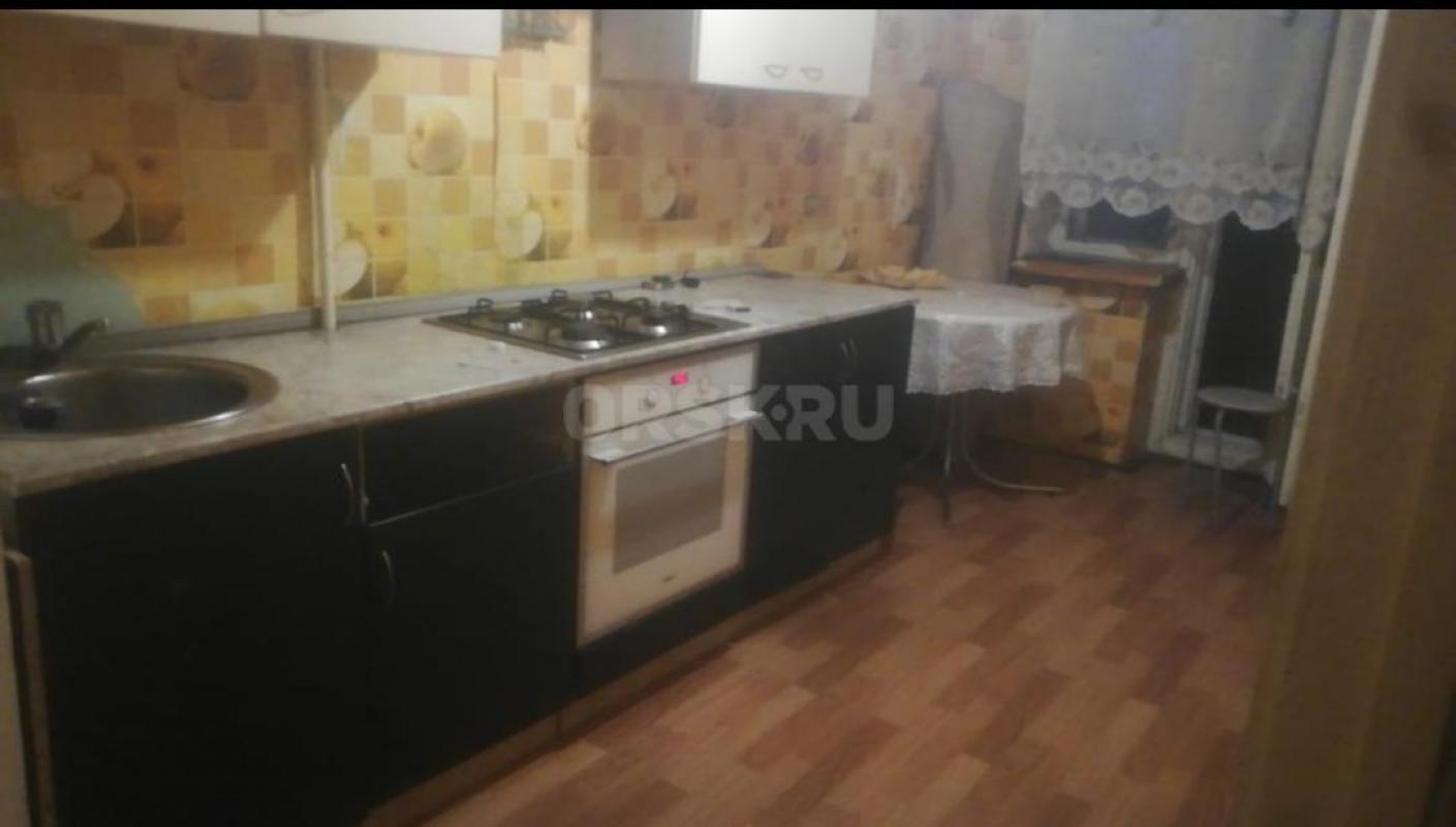 Сдам в однокомнатную квартиру МЖК квартал 240 ул. - Орск