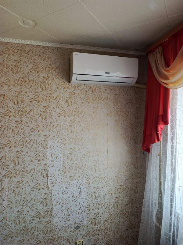 Квартира без ремонта, частично поменяны двери, кондиционер - Новотроицк
