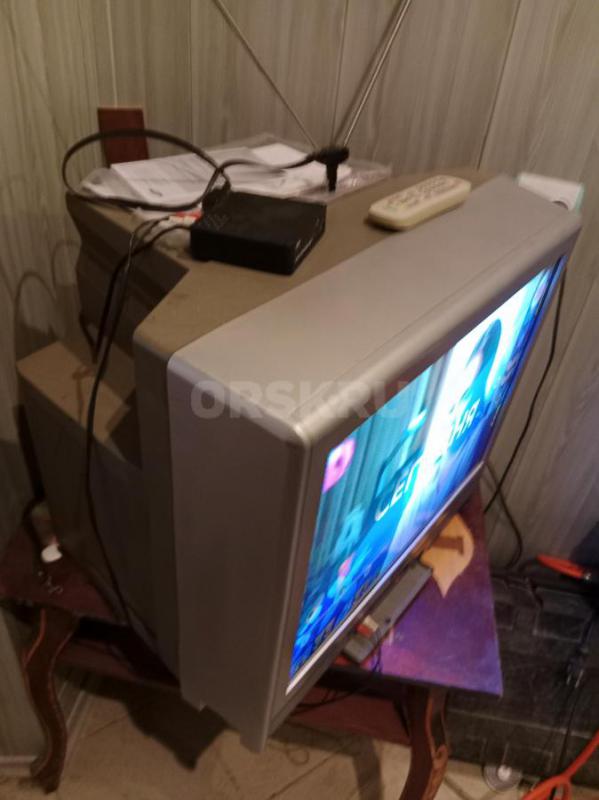 Тв Toshiba 63cm плоский экран не ЖК показывает отлично не ремонтировался звук хороший пульт есть про - Орск