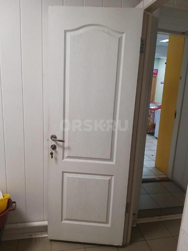 Продам :
-выдвижная стеклянная витрина - 2500 р
-Конфетная витрина (2шт) - по 5500 р
-Кухонный ст - Орск