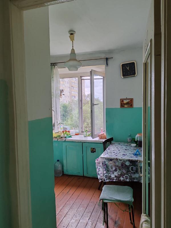 Продам 1- комнатную ( 35 кв) в кирпичном доме, на третьем этаже. - Новотроицк