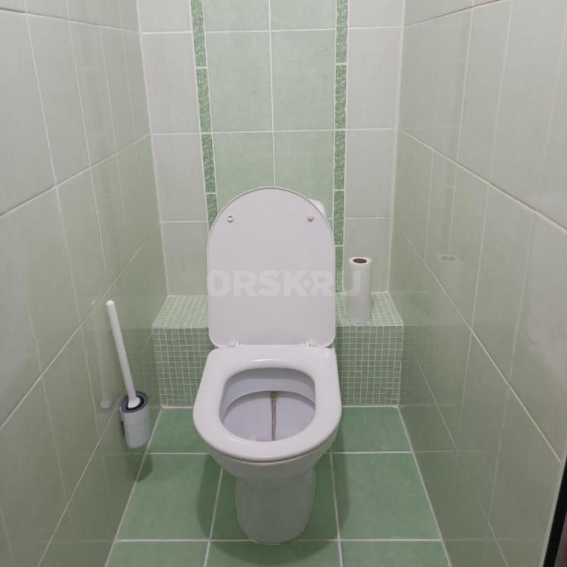 Продам 1 комн кв, улучшенной планировки 1/9, лоджия застеклена, ремонт, район Ленты. - Орск