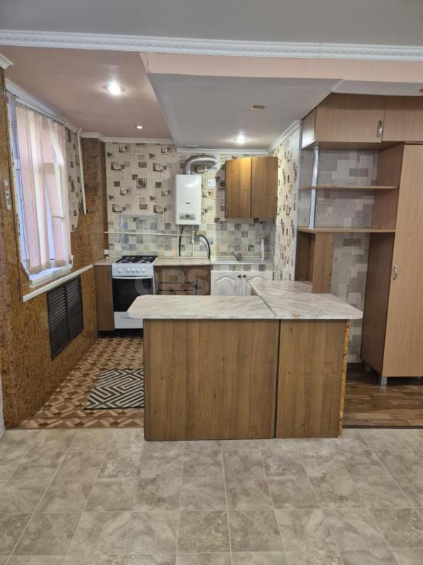 Продам однокомнатную квартиру студию на 4 этаже в кирпичной доме в районе жд вокзала. - Орск