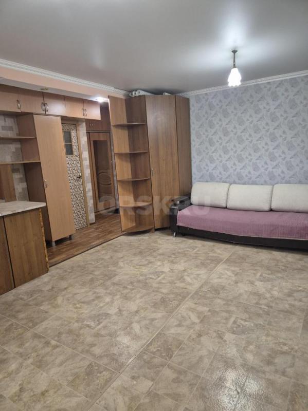Продам однокомнатную квартиру студию на 4 этаже в кирпичной доме в районе жд вокзала. - Орск