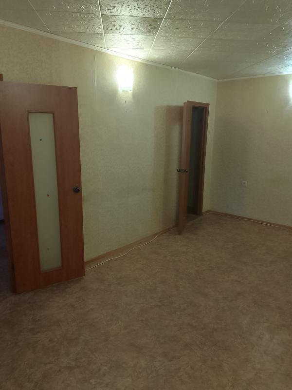 Продам 3-х комнатную квартиру, расположенную на 1 этаже 4-х этажного дома. - Новотроицк