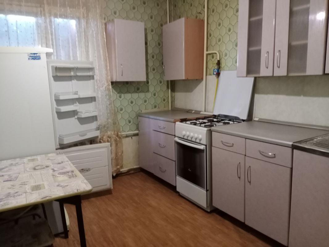 Сдам 1 квартиру на длительный период времени, квартира чистая, без тараканов и жуков, укомплектована - Орск