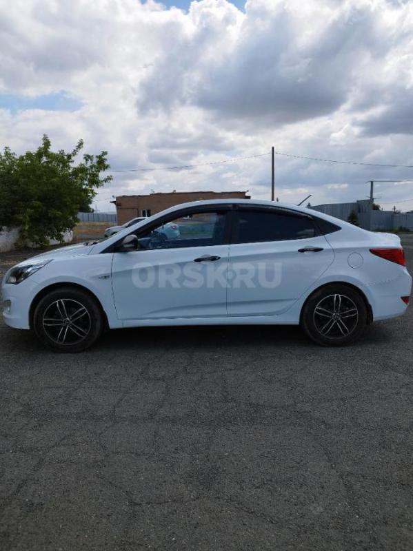 Продам HYUNDAI SOLARIS. - Орск