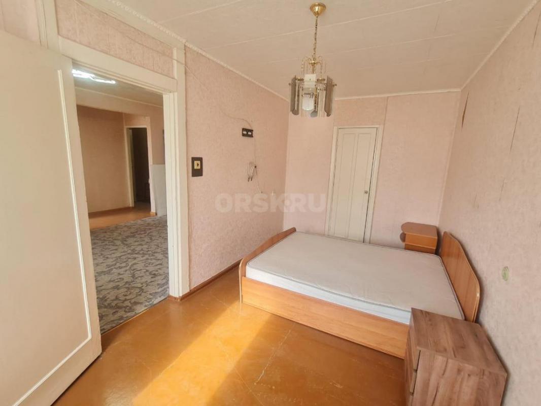 Продам 2 -х комнатную квартиру в Центральном районе города по адресу: пр. - Орск