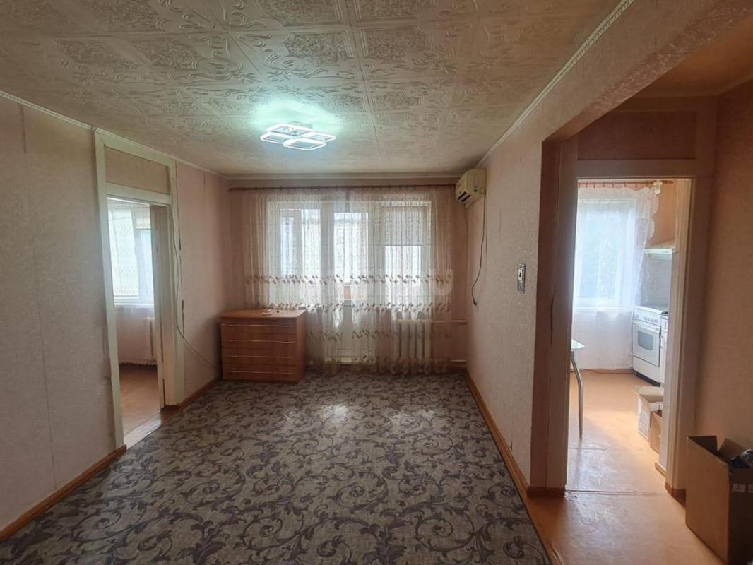 Продам 2 -х комнатную квартиру в Центральном районе города по адресу: пр. - Орск