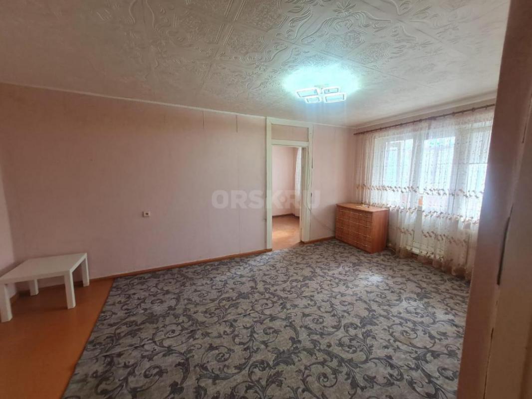 Продам 2 -х комнатную квартиру в Центральном районе города по адресу: пр. - Орск