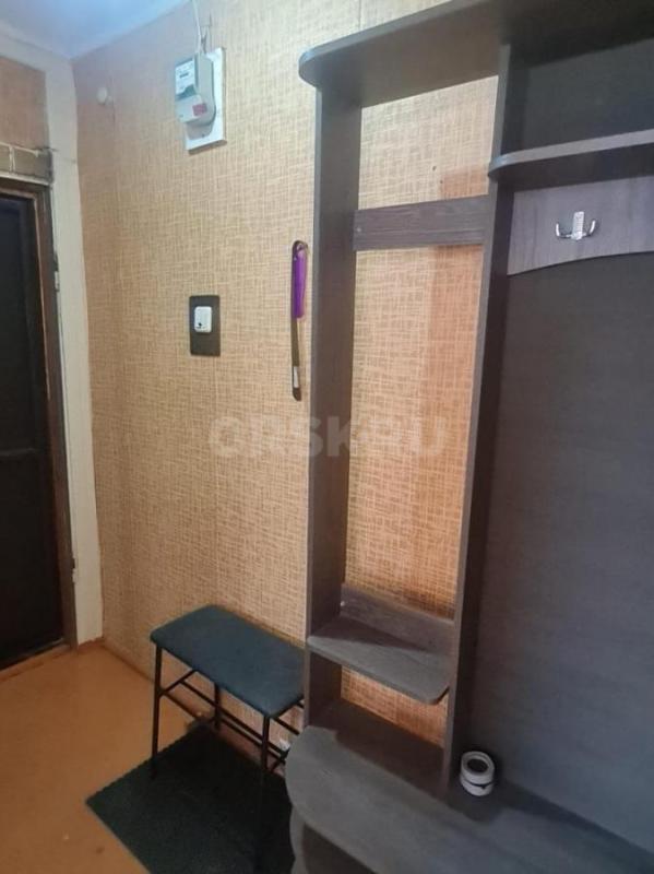 Продам 2 -х комнатную квартиру в Центральном районе города по адресу: пр. - Орск