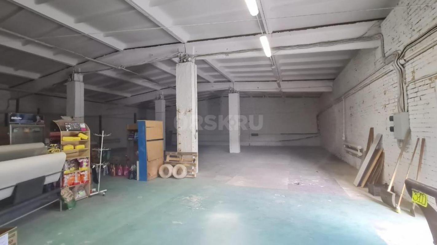Арт. 101211627
Продам просторное, нежилое 1-этажное помещение под складскую базу по адресу: г. - Орск