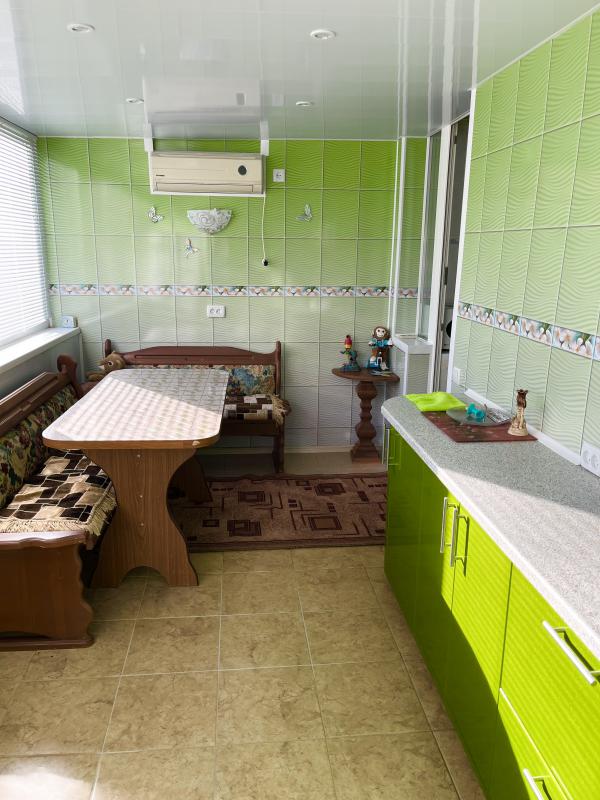🏡 Продается 3-комнатная квартира с большой лоджией 6м и балконом район старого рынка.
📍 Расположение - Гай
