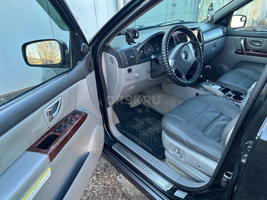 Продам рамный внедорожник Kia sorento 1 поколения , кузов в порядке , весь ровный, подвеска вся в ид - Орск