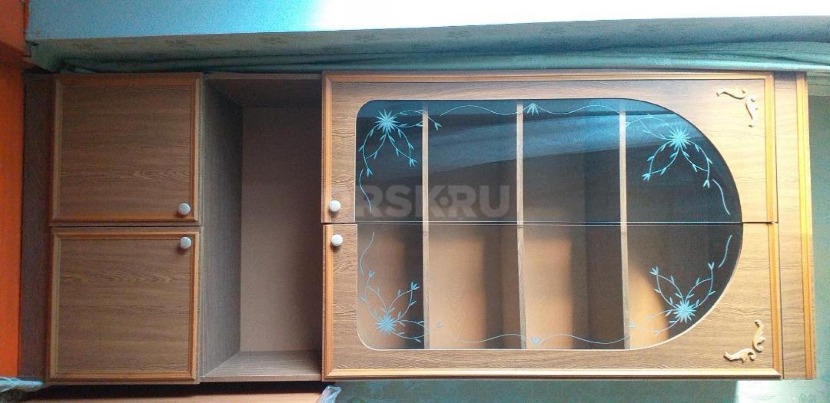 Продам шкаф книжный 2500р,шкаф-купе 5000р.,стол раздвижной и 4 стула 2500р - Орск