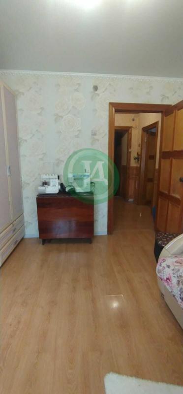 Продам 4-х комнатную квартиру состоящую из 2-х квартир- 3-х и однокомнатной ( по документам две разн - Орск