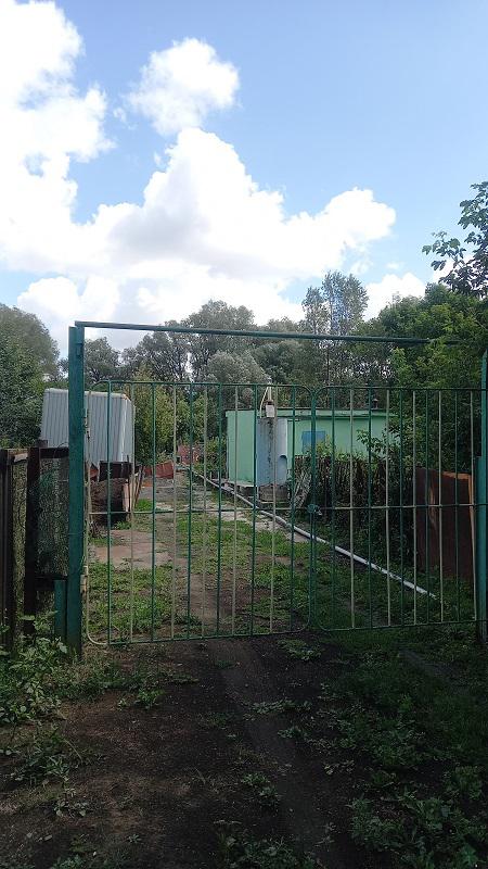 домик - 2 комнаты ,веранда,банька небольшая,кладовая. 2 скважины , 2 бака под воду. стоянка под 2-3 - Новотроицк