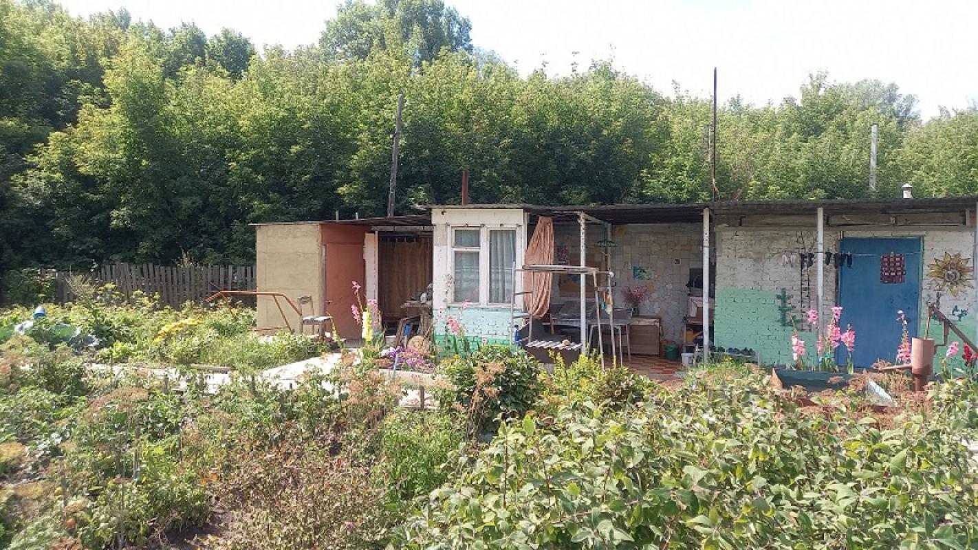 домик - 2 комнаты ,веранда,банька небольшая,кладовая. 2 скважины , 2 бака под воду. стоянка под 2-3 - Новотроицк