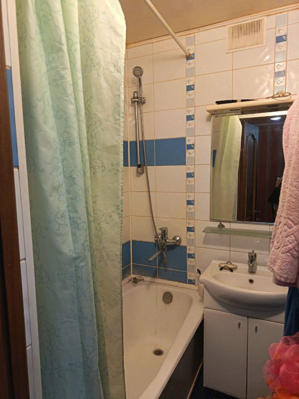 Продается 3 комнатная квартира на втором этаже, общая площадь 55 кв. - Новотроицк