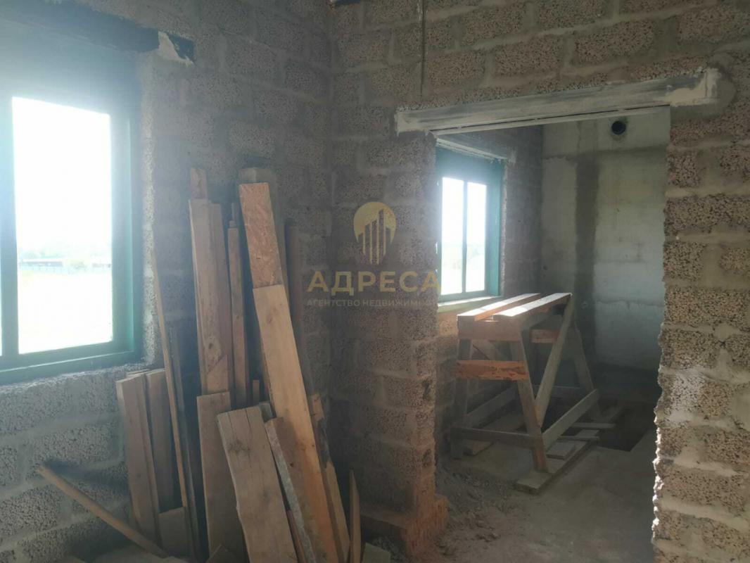 Продаётся дом, расположенный на участке площадью 10 соток. - Оренбург