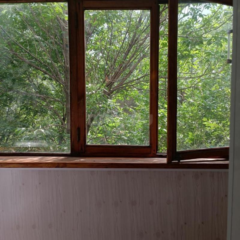 Продам 2 х комн квартиру  240 квартал  3/5  этаж, чистая, уютная, теплая, пластикоаые окна, балкон з - Орск