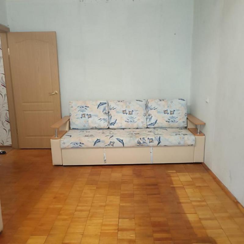 Продам 2 х комн квартиру  240 квартал  3/5  этаж, чистая, уютная, теплая, пластикоаые окна, балкон з - Орск