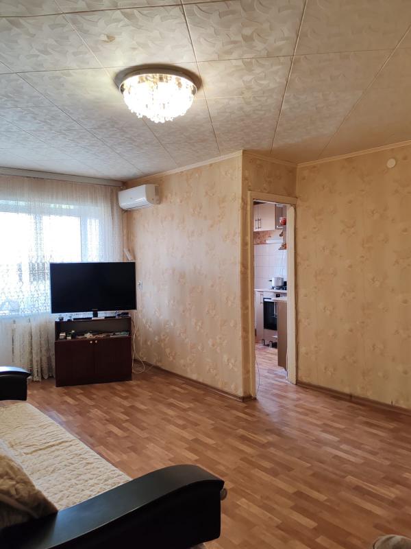 Продам 3- комнатную квартиру на четвертом этаже с двускатной крышей. - Новотроицк