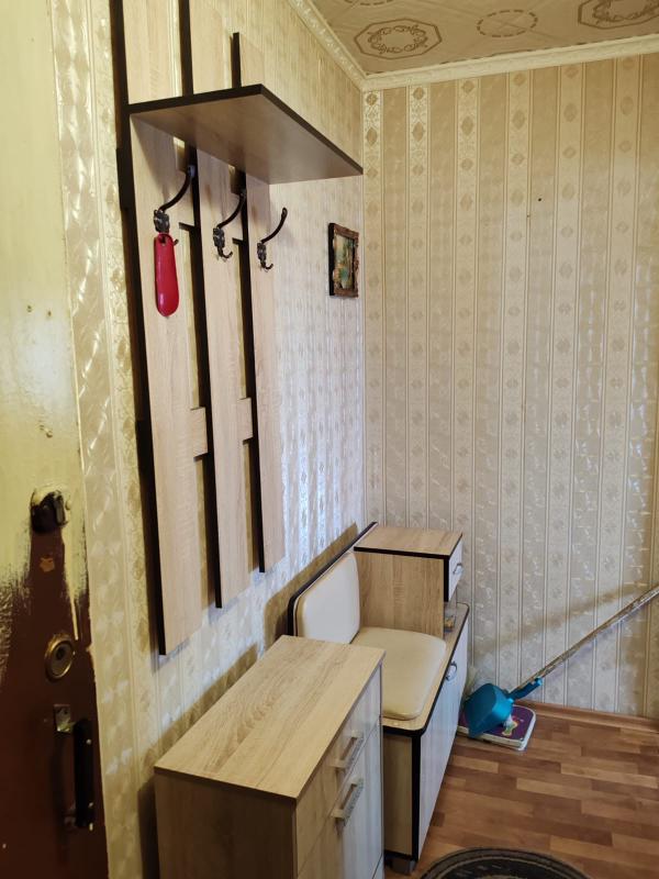 Продам 3- комнатную квартиру на четвертом этаже с двускатной крышей. - Новотроицк