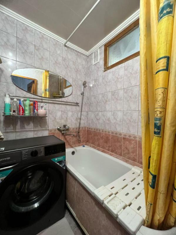 Продается 3-комнатная квартира по адресу Короленко, 142. - Орск