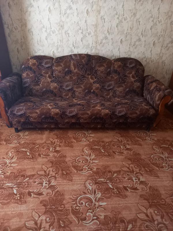 Отдам даром мебель б/у 2 дивана, 2 кресла, столик, 2-спальную кровать, трельяж, шифоньер (1 этаж, ря - Новотроицк