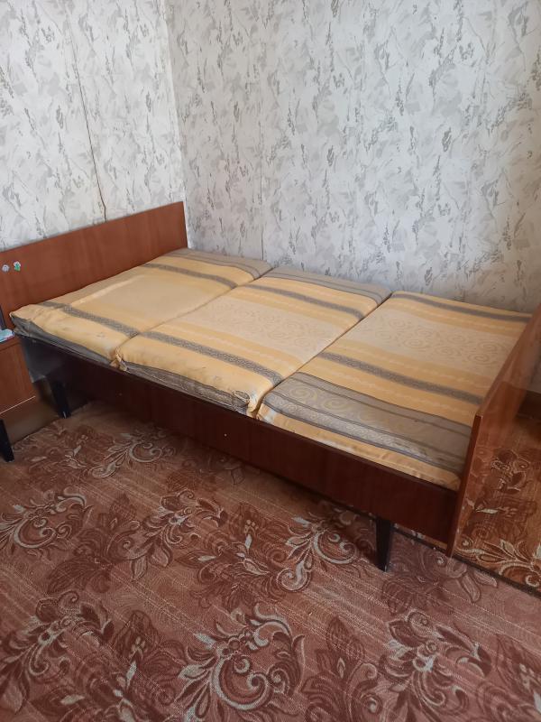 Отдам даром мебель б/у 2 дивана, 2 кресла, столик, 2-спальную кровать, трельяж, шифоньер (1 этаж, ря - Новотроицк