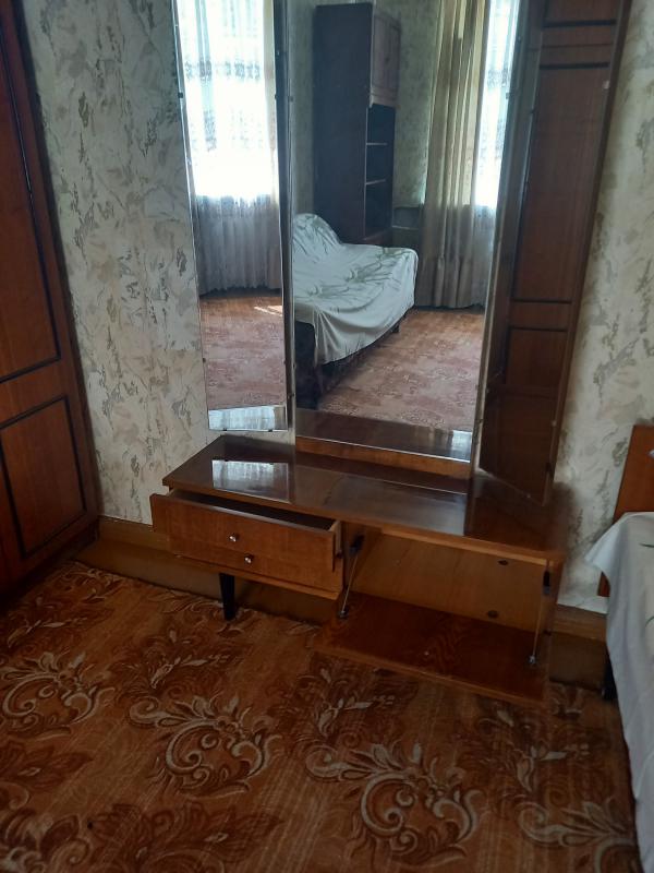 Отдам даром мебель б/у 2 дивана, 2 кресла, столик, 2-спальную кровать, трельяж, шифоньер (1 этаж, ря - Новотроицк