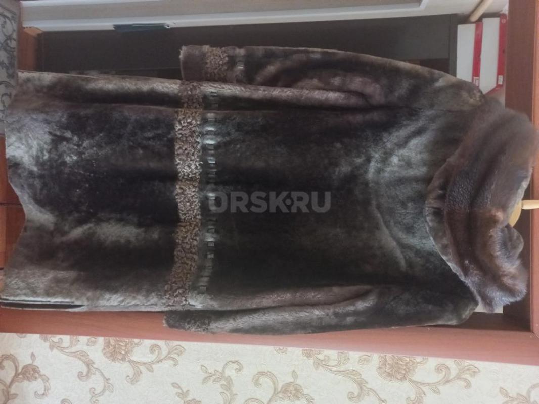 Продам женскую мутоновую шубу 50 размер. - Орск