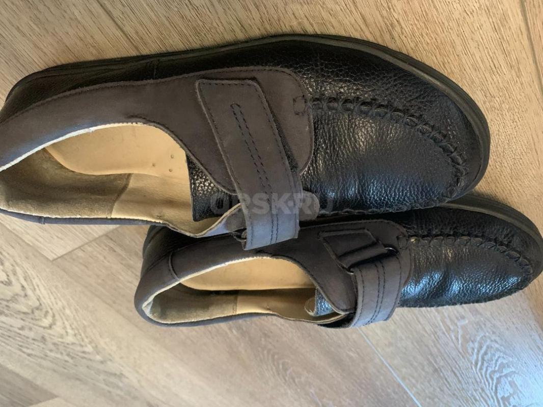 продам туфли для мальчика, размер 39 на узкую ногу, натуральная кожа, цвет темно-синий. - Орск