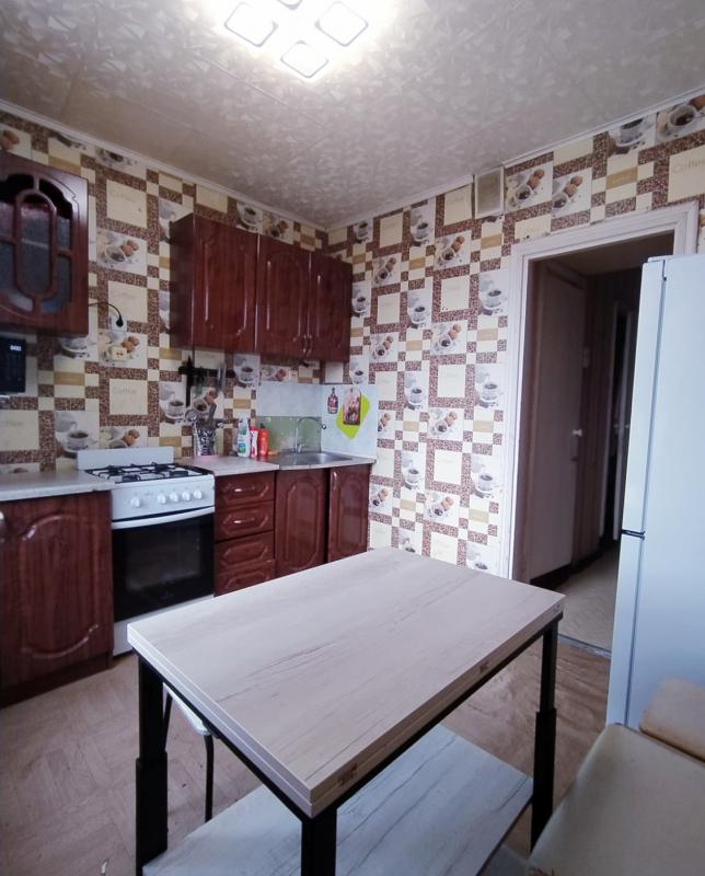 ПРОДАЁТСЯ 1- КОМНАТНАЯ КВАРТИРА, УЛУЧШЕННОЙ ПЛАНИРОВКИ НА 5 ЭТАЖЕ, 9-ТИ ЭТАЖНОГО ДОМА
По адресу - г. - Новотроицк