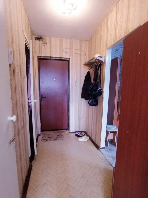 ПРОДАЁТСЯ 1- КОМНАТНАЯ КВАРТИРА, УЛУЧШЕННОЙ ПЛАНИРОВКИ НА 5 ЭТАЖЕ, 9-ТИ ЭТАЖНОГО ДОМА
По адресу - г. - Новотроицк