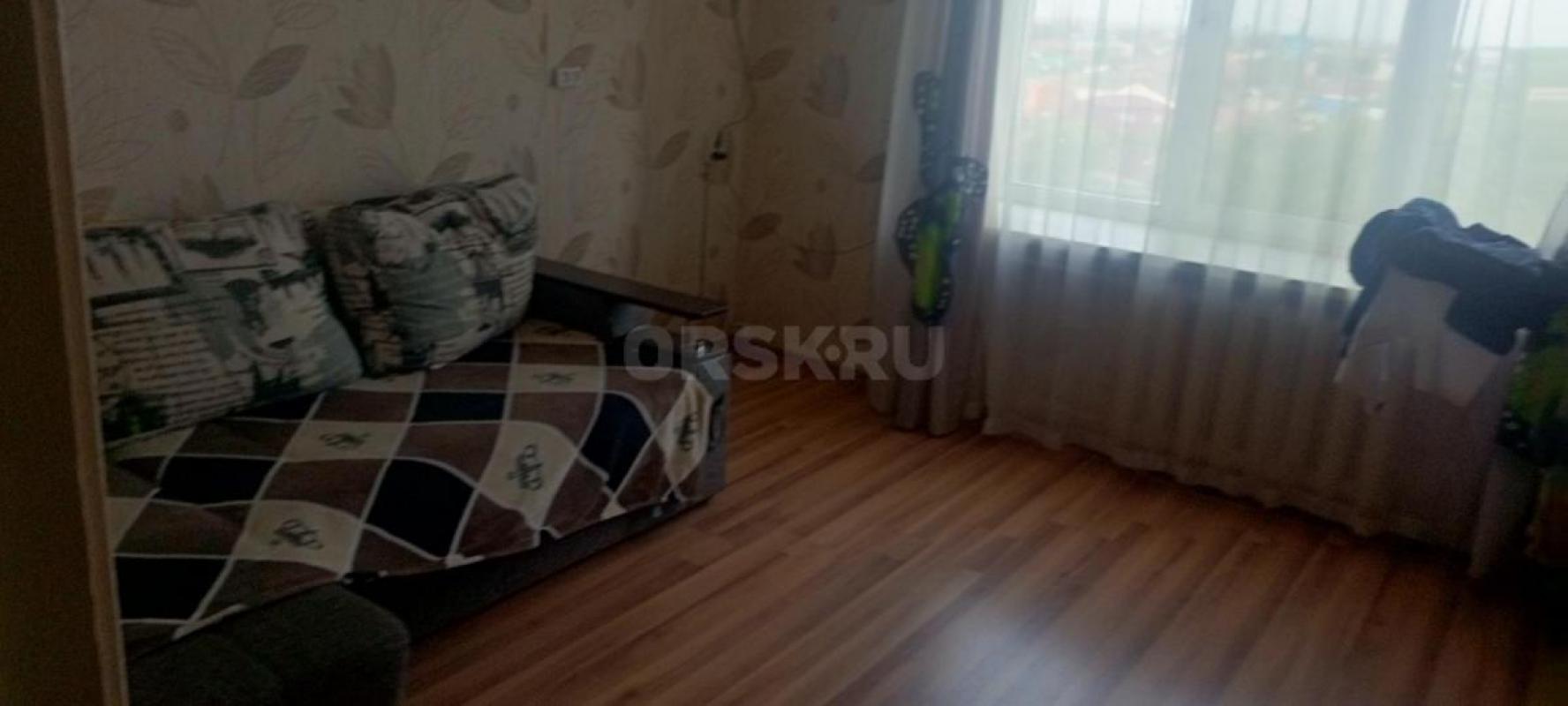 Сдам уютную двухкомнатную квартиру на длительный срок. 240 квартал, по улице Комарова. - Орск