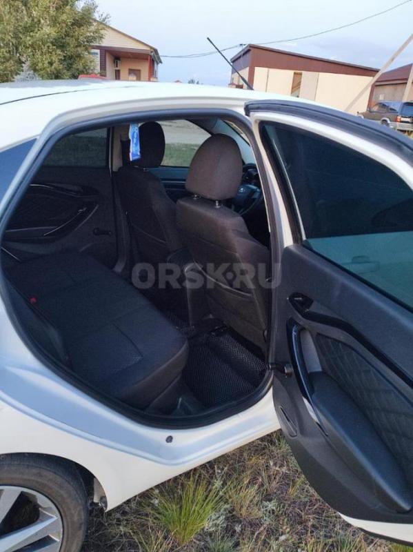 Lada (ВАЗ) Vesta 2016 года — это седан с бензиновым двигателем объёмом 1,6 литра и мощностью 106 лош - Орск