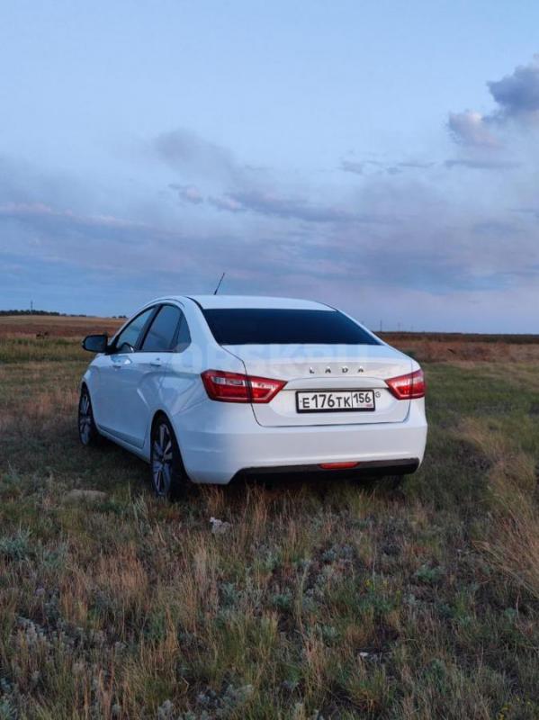 Lada (ВАЗ) Vesta 2016 года — это седан с бензиновым двигателем объёмом 1,6 литра и мощностью 106 лош - Орск