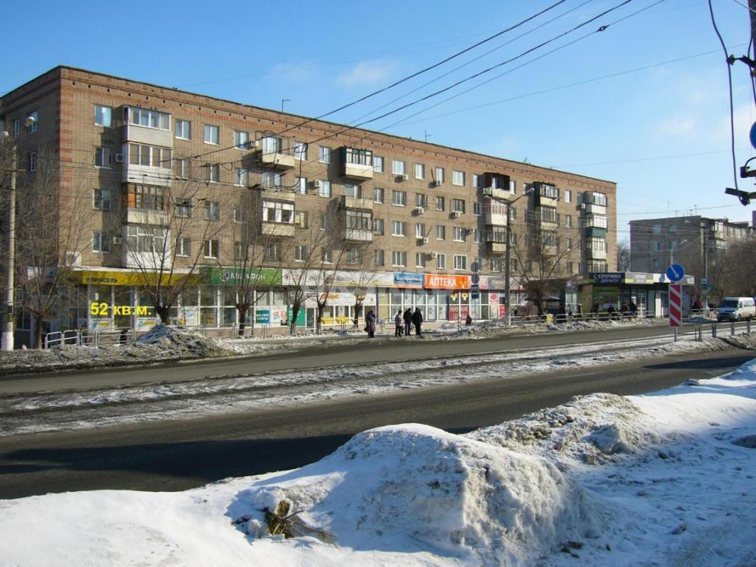 Сдается в аренду торговое помещение ( без мебели) на  первом  этаже от  23 кв. - Орск