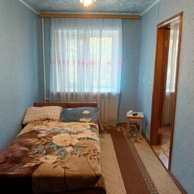Продам квартиру, в центре города, на хорошем этаже, без балкона. - Новотроицк