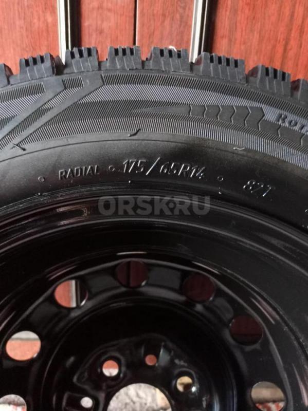 Продам авторезину зимнюю шипованную на дисках 175-65-14. разбалтовка 4-98. - Орск