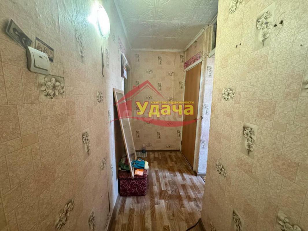 Продается прекрасная двухкомнатная квартира на пятом этаже в пятиэтажном панельном доме по адресу: Д - Орск